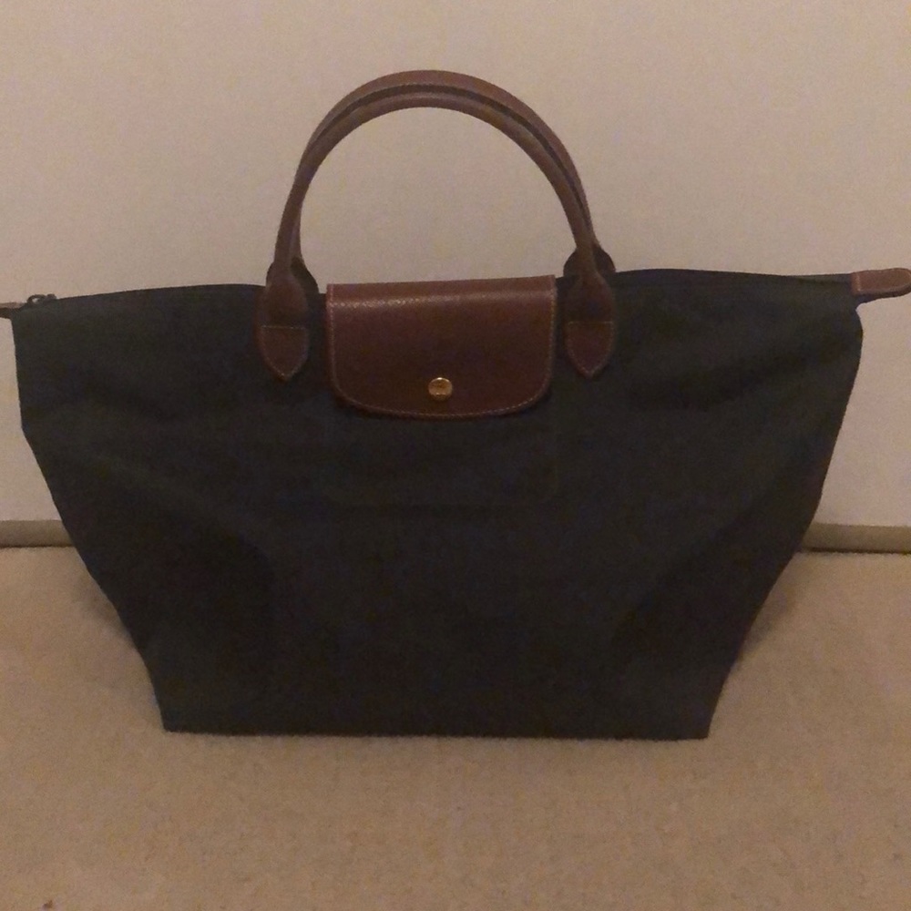 LONGCHAMP BAG ALMOST NEW FOR SALE